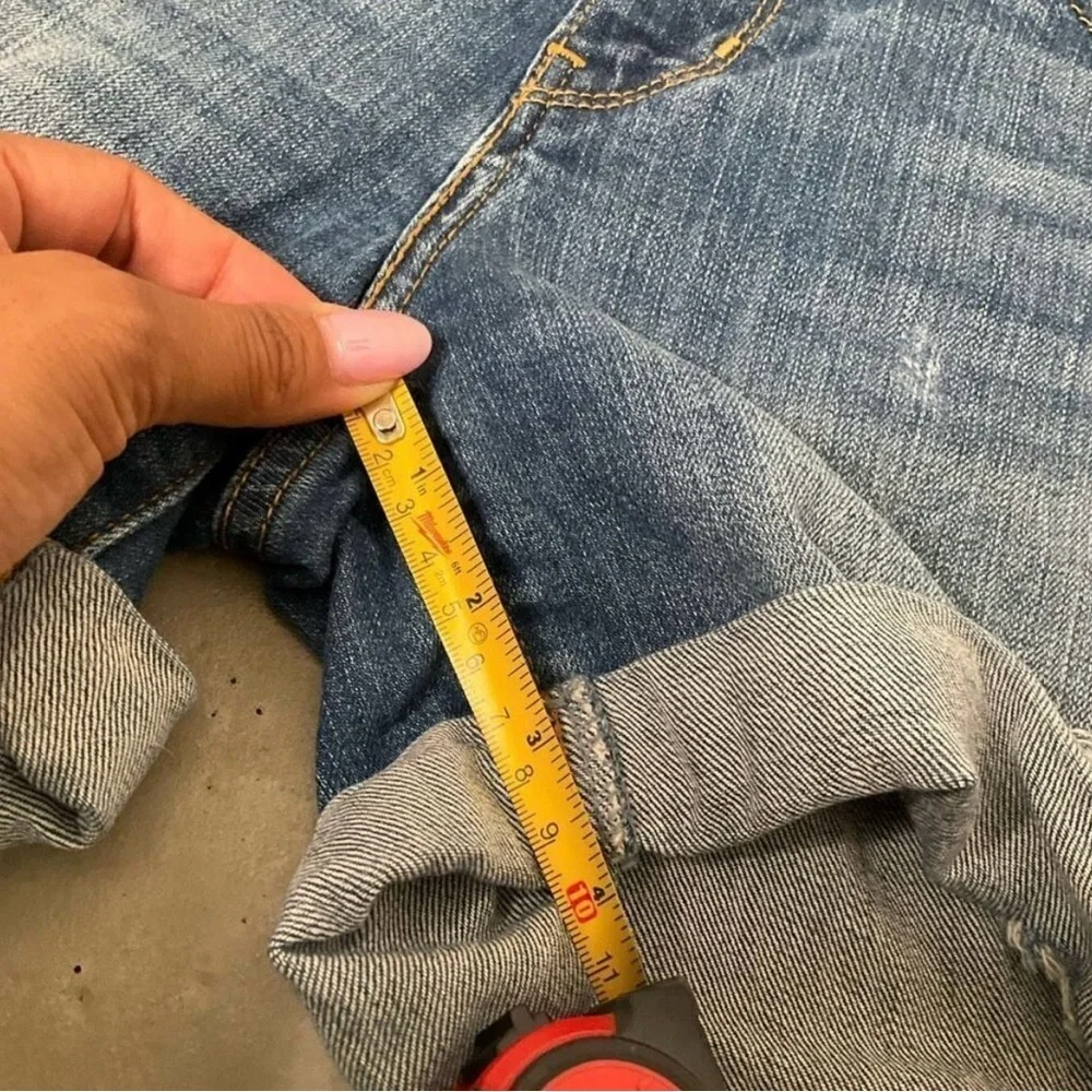 Levi’s Denim cuffed Jean Shorts Distressed Ripped Blue Mid Wash Size 28